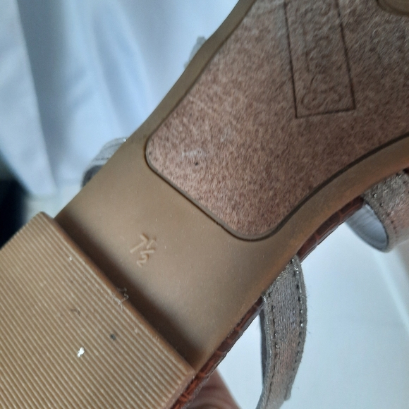 Gladiator style silver sandals- 7.5 women's - Picture 4 of 5